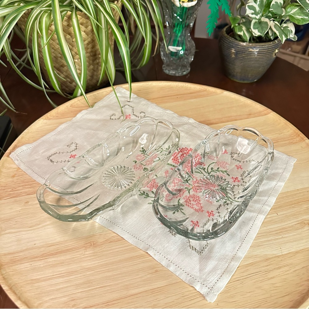 ✨ Vintage Anchor Hocking Pressed Glass Banana Split Dishes – Set of 2 🍨